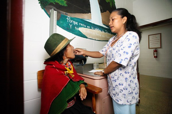 hvo0073h-nurse with quichua woman